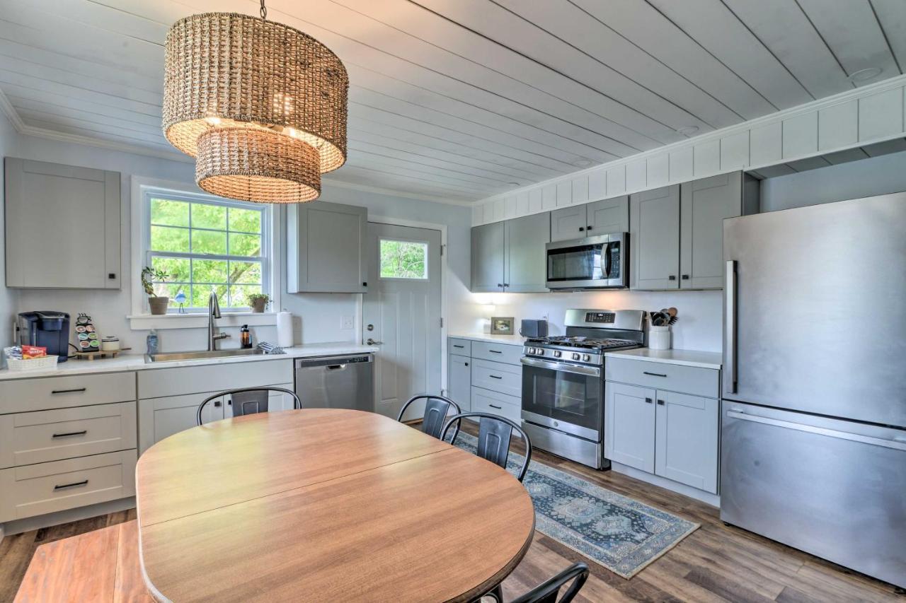 Enchanting Family House With Balcony Less Than 3 Mi To Wvu! มอร์แกนทาวน์ ภายนอก รูปภาพ